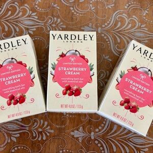 Yardley Strawberry Cream Nourishing Bath Bar - Pink